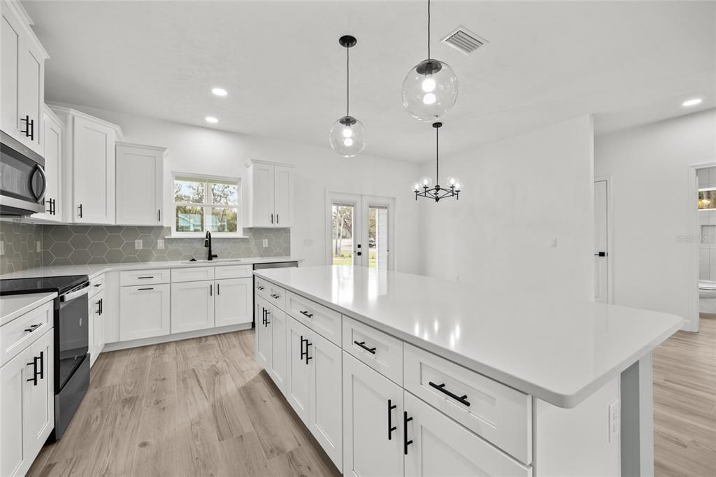 Active With Contract: $419,900 (3 beds, 2 baths, 1664 Square Feet)