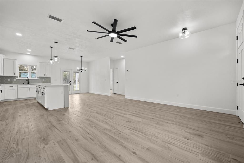 Active With Contract: $419,900 (3 beds, 2 baths, 1664 Square Feet)