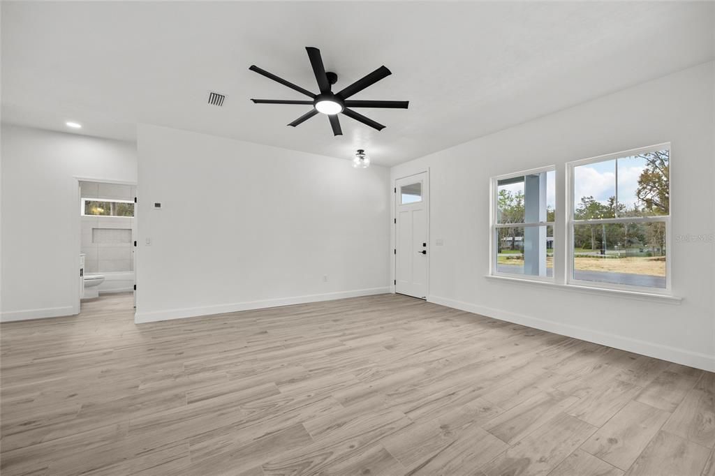 Active With Contract: $419,900 (3 beds, 2 baths, 1664 Square Feet)
