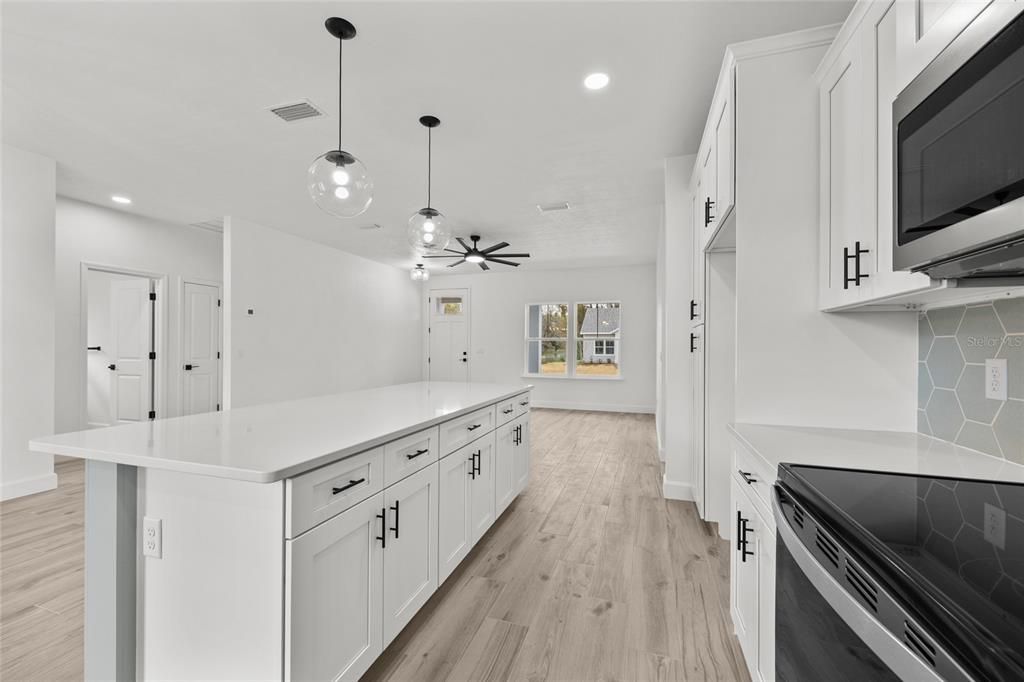 Active With Contract: $419,900 (3 beds, 2 baths, 1664 Square Feet)