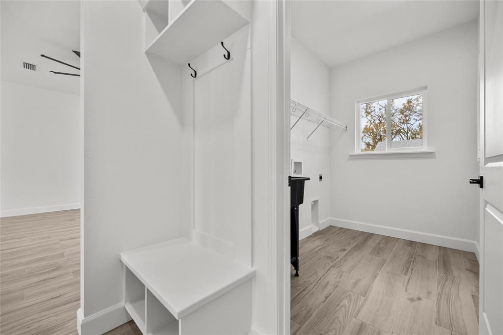 Active With Contract: $419,900 (3 beds, 2 baths, 1664 Square Feet)