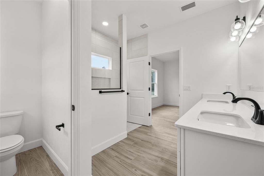 Active With Contract: $419,900 (3 beds, 2 baths, 1664 Square Feet)