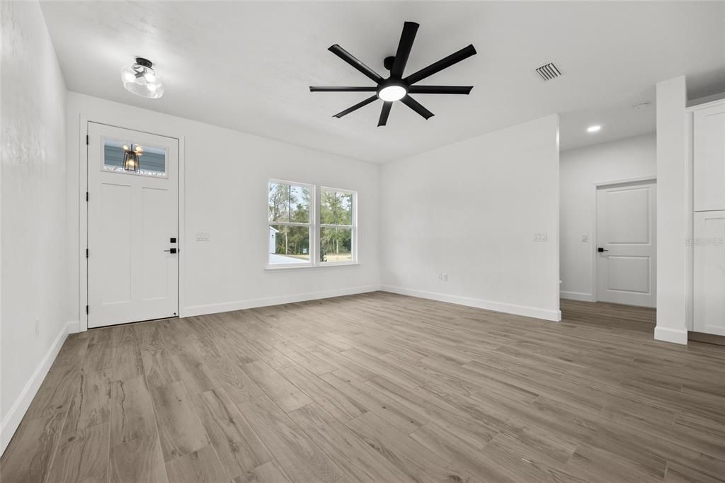 Active With Contract: $419,900 (3 beds, 2 baths, 1664 Square Feet)