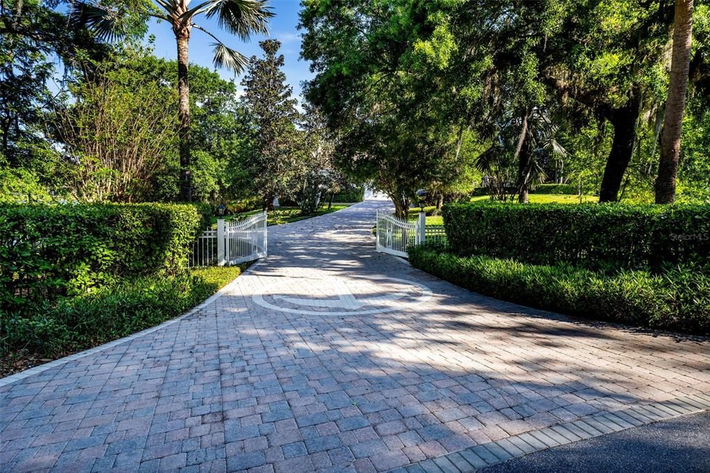 合同活跃: $2,170,000 (4 贝兹, 4 浴室, 5009 平方英尺)