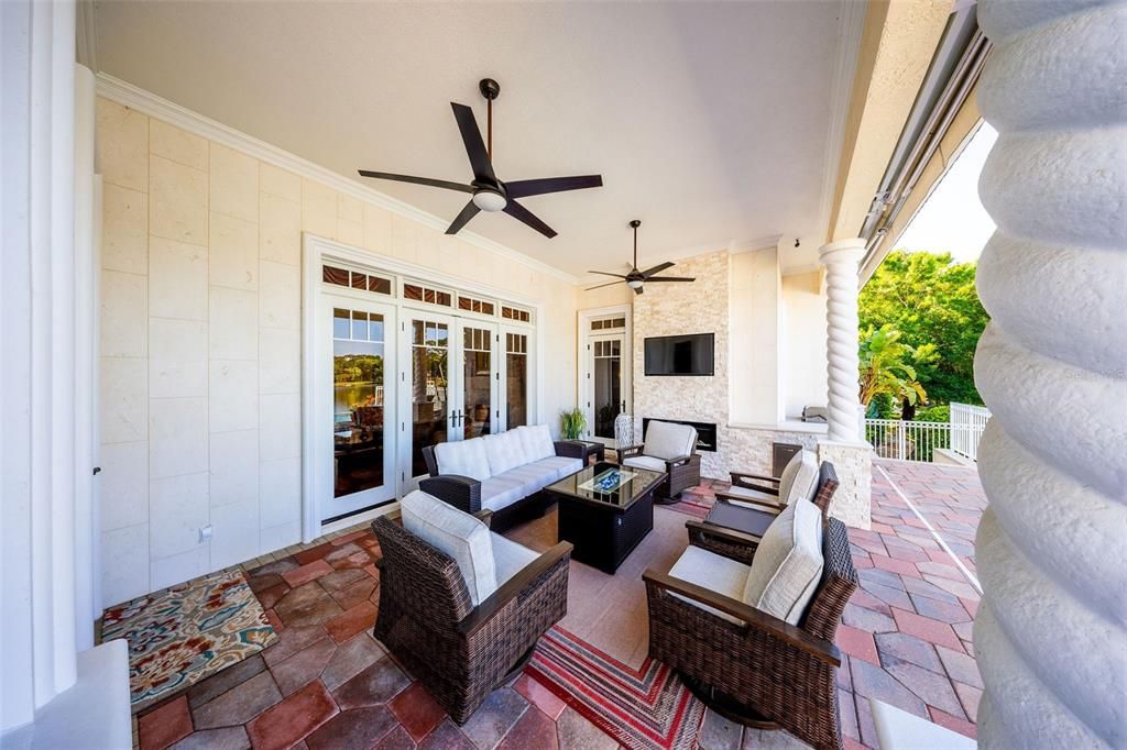 合同活跃: $2,170,000 (4 贝兹, 4 浴室, 5009 平方英尺)