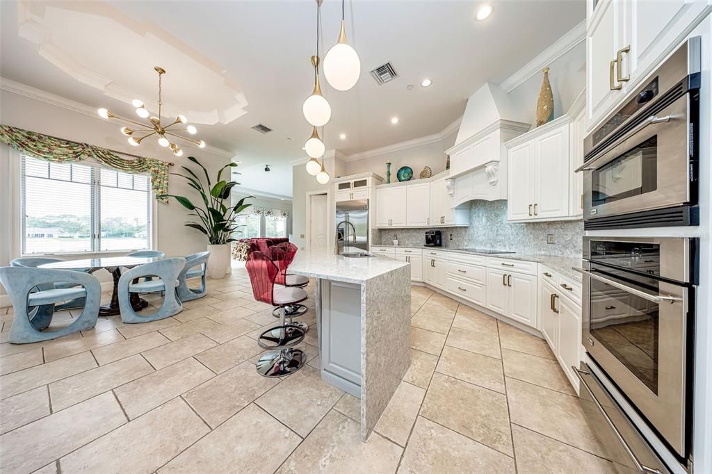 合同活跃: $2,170,000 (4 贝兹, 4 浴室, 5009 平方英尺)