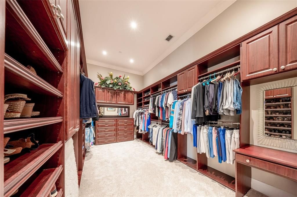 合同活跃: $2,170,000 (4 贝兹, 4 浴室, 5009 平方英尺)