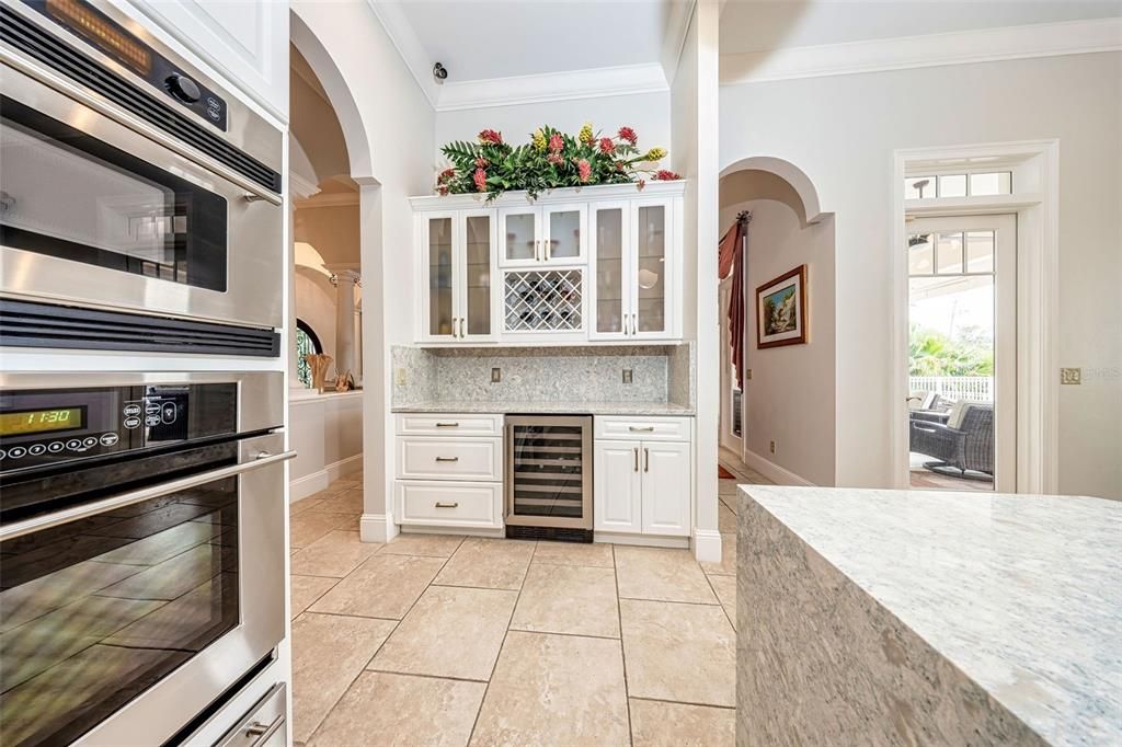 合同活跃: $2,170,000 (4 贝兹, 4 浴室, 5009 平方英尺)