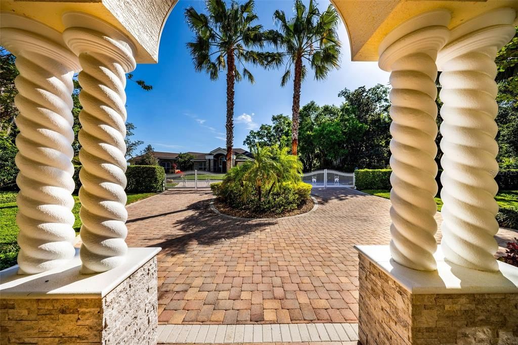 合同活跃: $2,170,000 (4 贝兹, 4 浴室, 5009 平方英尺)