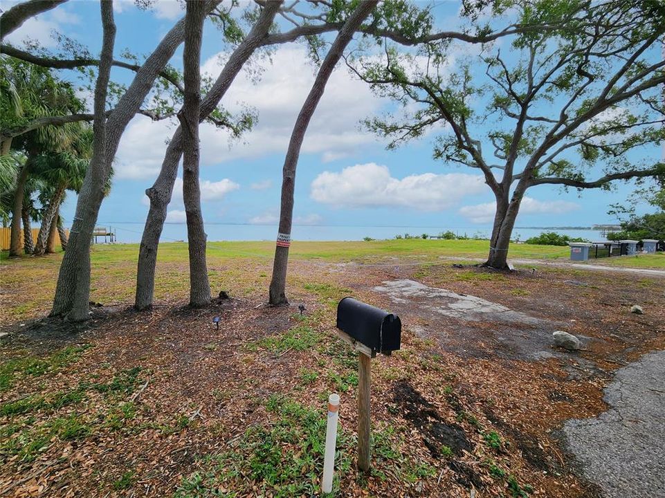 合同活跃: $320,000 (0.17 acres)