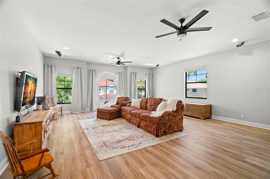 Active With Contract: $1,450,000 (6 beds, 6 baths, 5799 Square Feet)