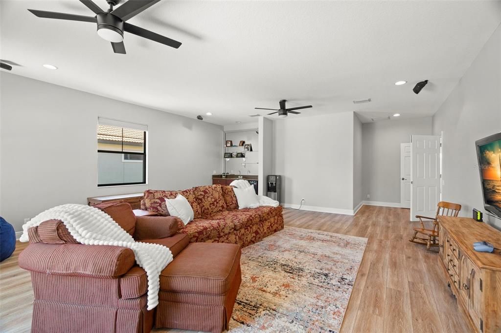 Active With Contract: $1,450,000 (6 beds, 6 baths, 5799 Square Feet)