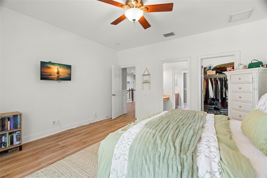 Active With Contract: $1,450,000 (6 beds, 6 baths, 5799 Square Feet)