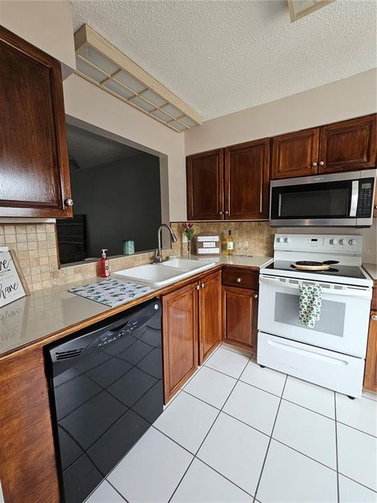 En Venta: $159,900 (2 camas, 2 baños, 805 Pies cuadrados)