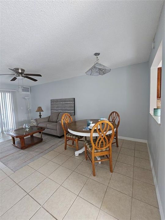 En Venta: $159,900 (2 camas, 2 baños, 805 Pies cuadrados)