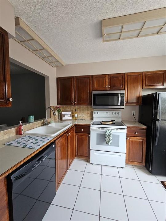 En Venta: $159,900 (2 camas, 2 baños, 805 Pies cuadrados)