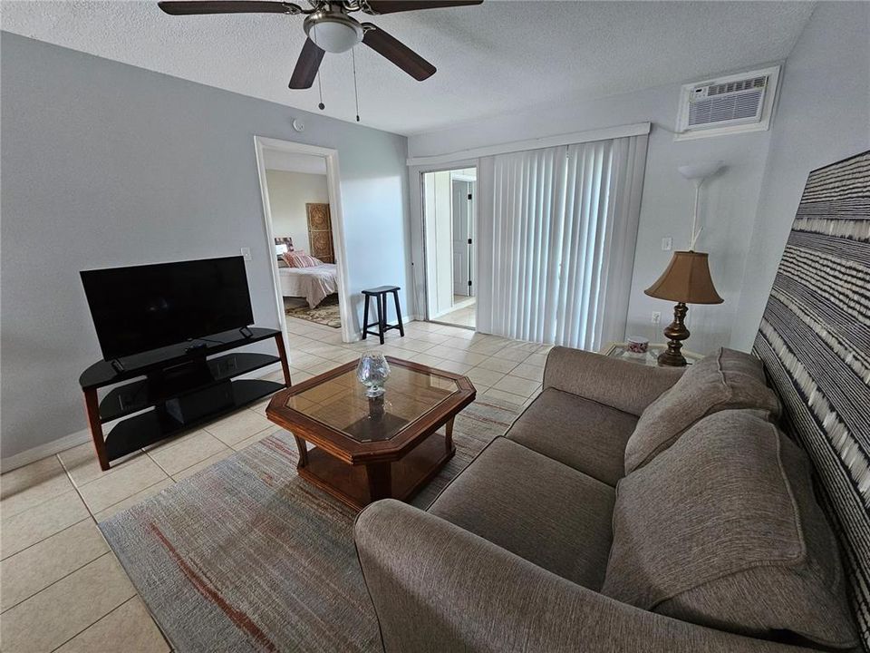 En Venta: $159,900 (2 camas, 2 baños, 805 Pies cuadrados)