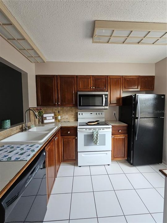 En Venta: $159,900 (2 camas, 2 baños, 805 Pies cuadrados)