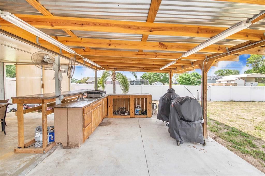 For Sale: $305,000 (4 beds, 2 baths, 1606 Square Feet)