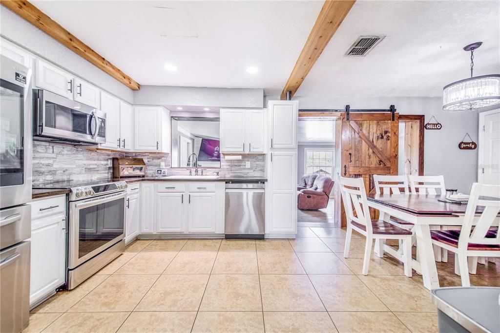 For Sale: $305,000 (4 beds, 2 baths, 1606 Square Feet)