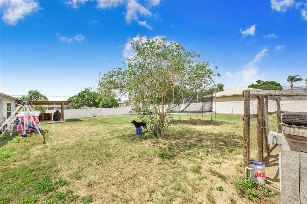 For Sale: $305,000 (4 beds, 2 baths, 1606 Square Feet)