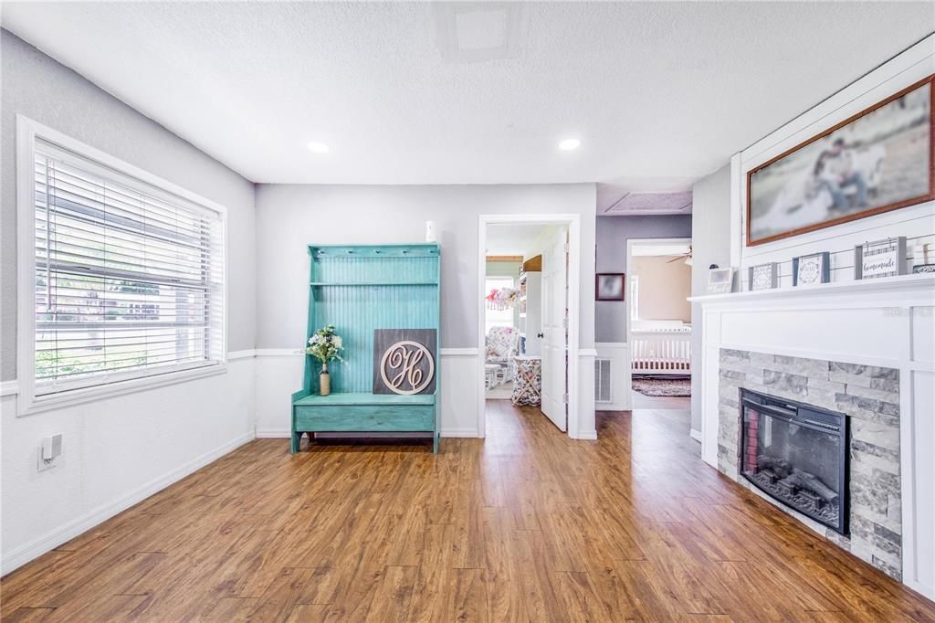 For Sale: $305,000 (4 beds, 2 baths, 1606 Square Feet)