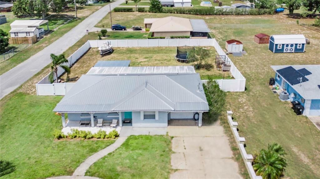 For Sale: $305,000 (4 beds, 2 baths, 1606 Square Feet)