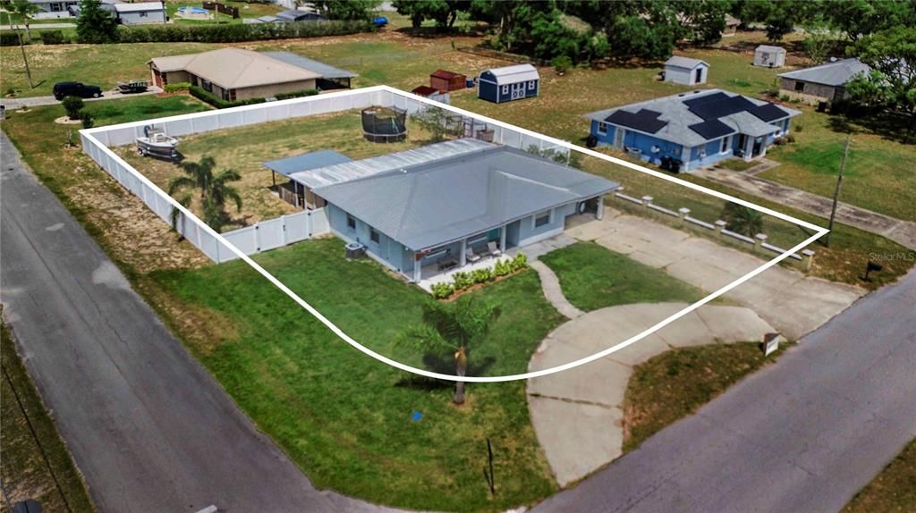 For Sale: $305,000 (4 beds, 2 baths, 1606 Square Feet)