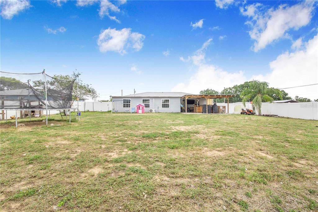 For Sale: $305,000 (4 beds, 2 baths, 1606 Square Feet)