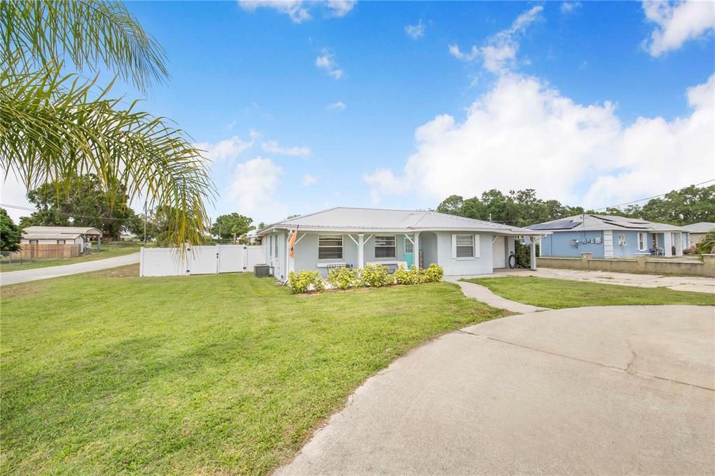 For Sale: $305,000 (4 beds, 2 baths, 1606 Square Feet)