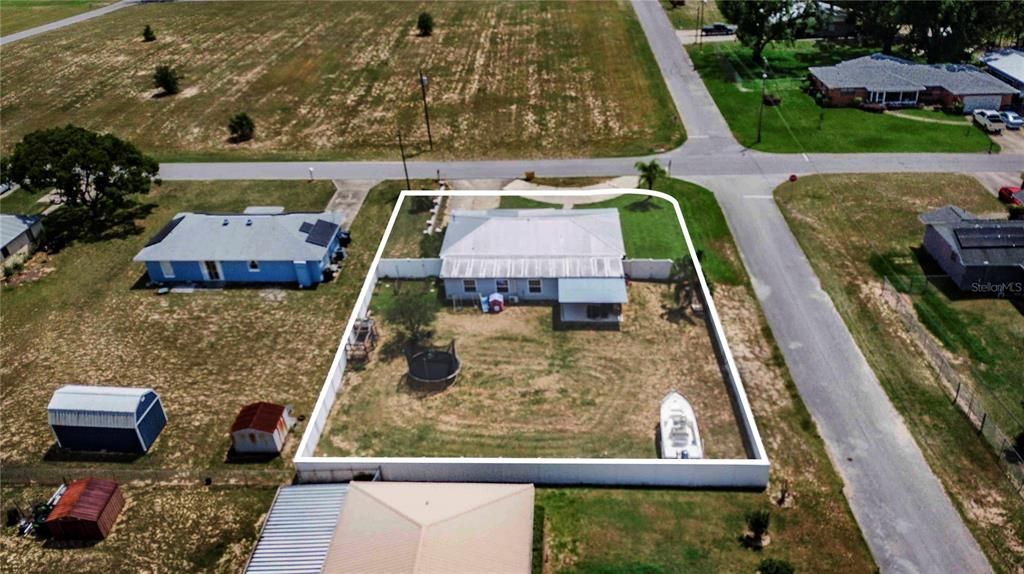 For Sale: $305,000 (4 beds, 2 baths, 1606 Square Feet)