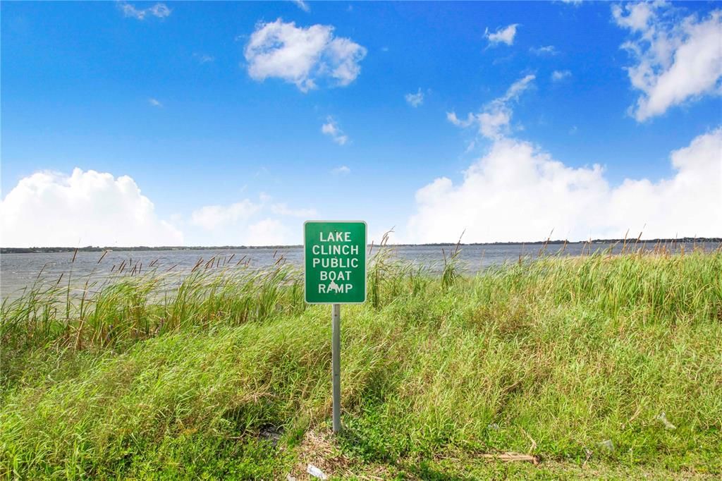 For Sale: $305,000 (4 beds, 2 baths, 1606 Square Feet)