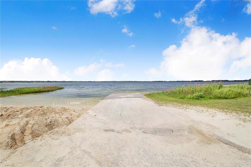 For Sale: $305,000 (4 beds, 2 baths, 1606 Square Feet)