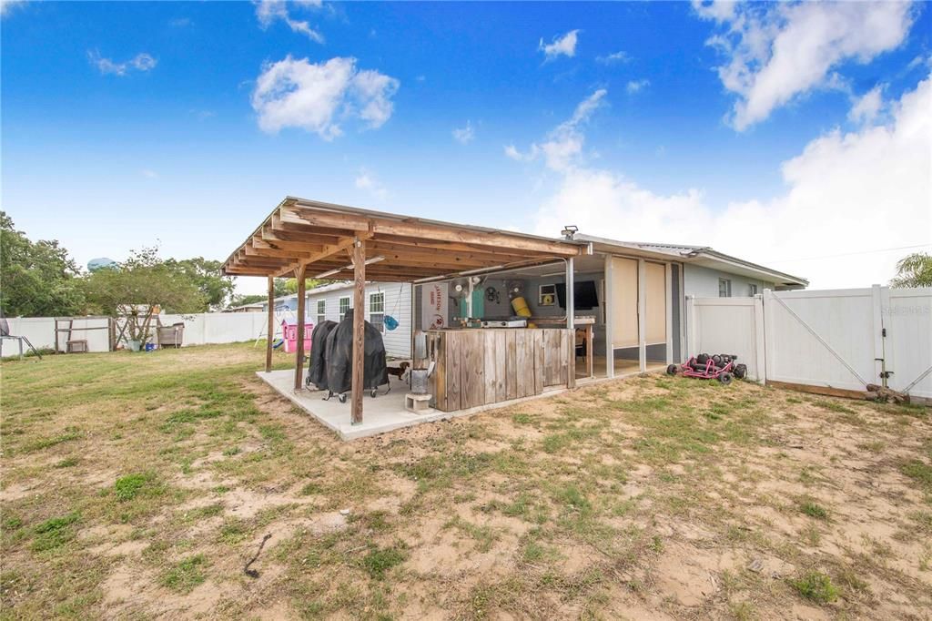 For Sale: $305,000 (4 beds, 2 baths, 1606 Square Feet)