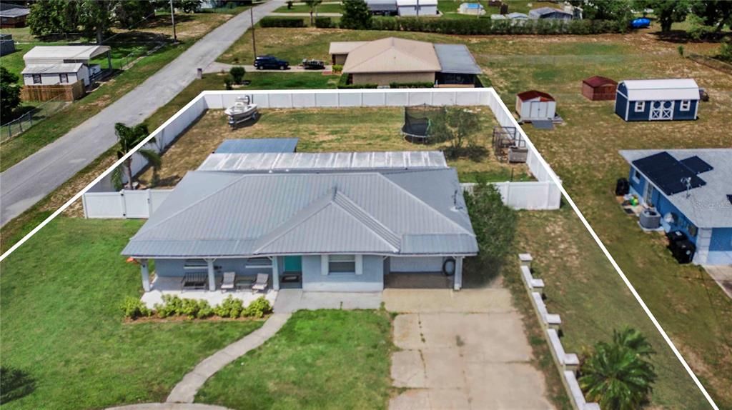 For Sale: $305,000 (4 beds, 2 baths, 1606 Square Feet)