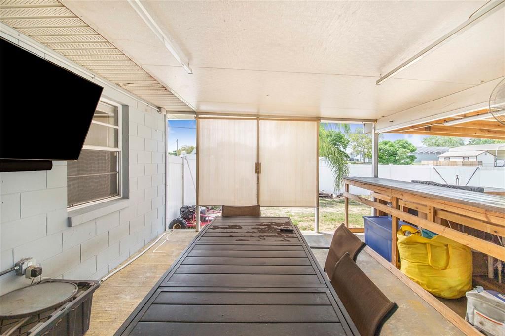 For Sale: $305,000 (4 beds, 2 baths, 1606 Square Feet)