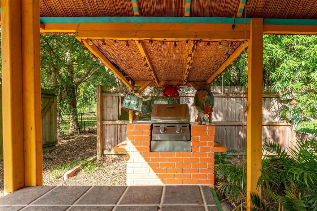 На продажу: $219,000 (2 спален, 1 ванн, 1008 Квадратных фут)