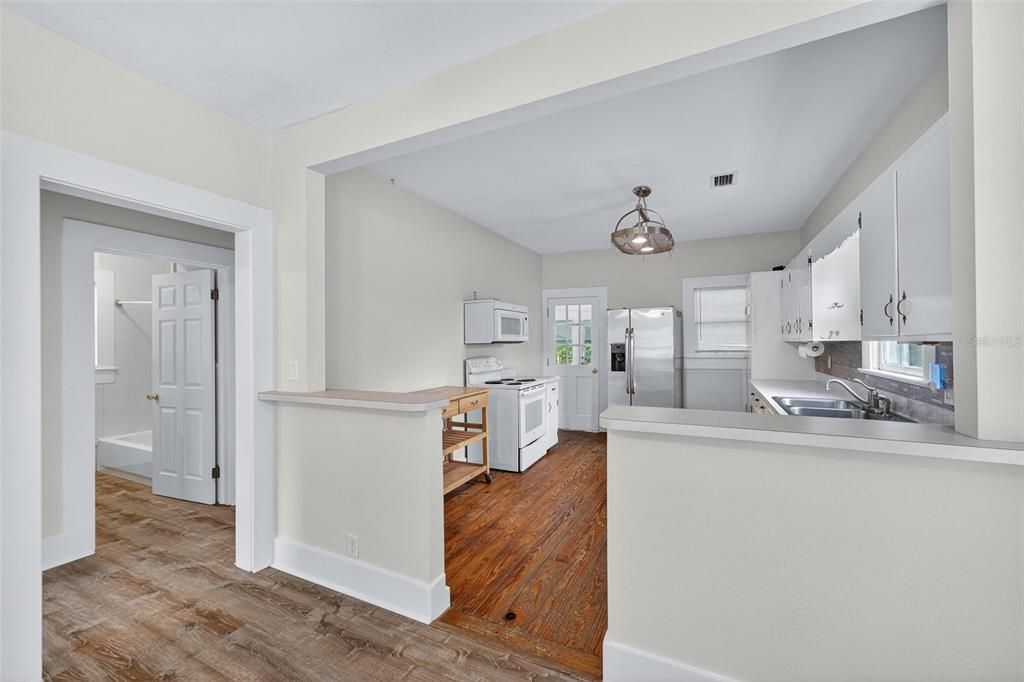 На продажу: $219,000 (2 спален, 1 ванн, 1008 Квадратных фут)