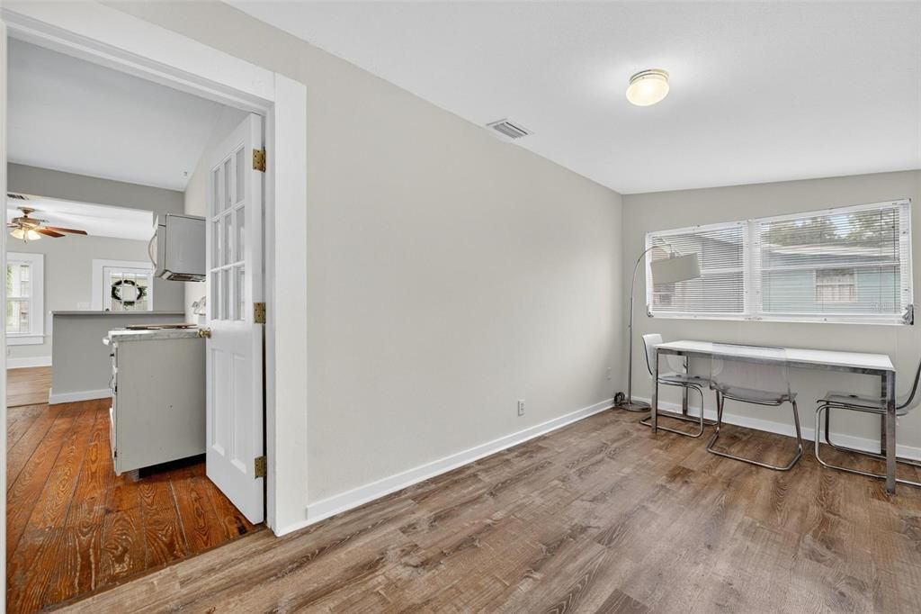 На продажу: $219,000 (2 спален, 1 ванн, 1008 Квадратных фут)