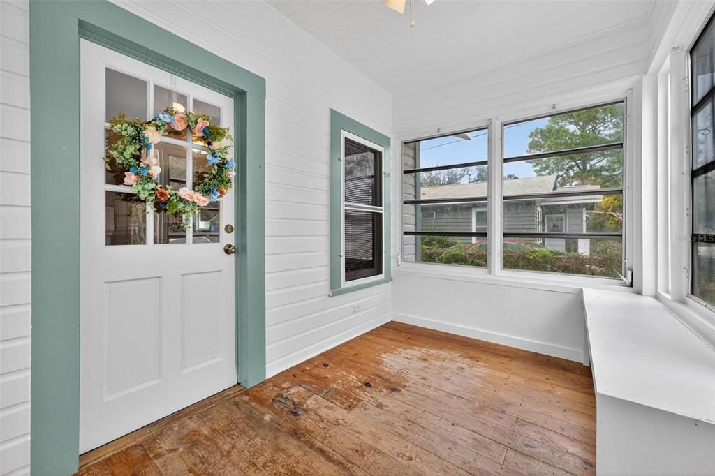 На продажу: $219,000 (2 спален, 1 ванн, 1008 Квадратных фут)