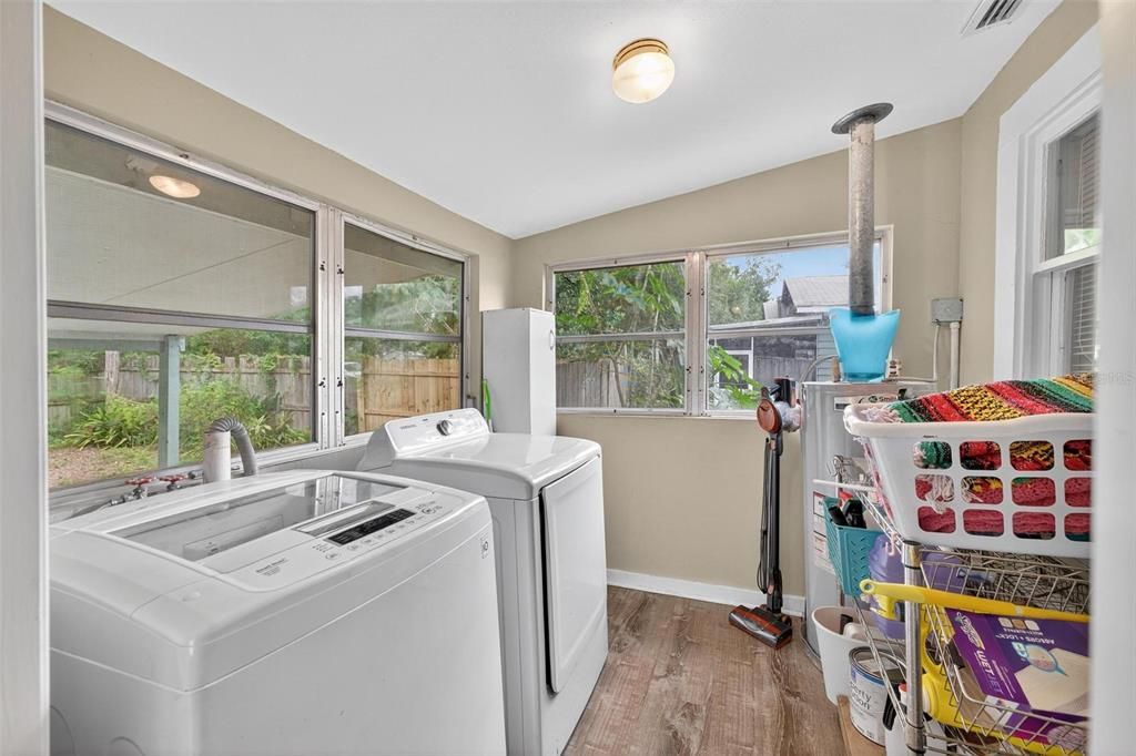 На продажу: $219,000 (2 спален, 1 ванн, 1008 Квадратных фут)