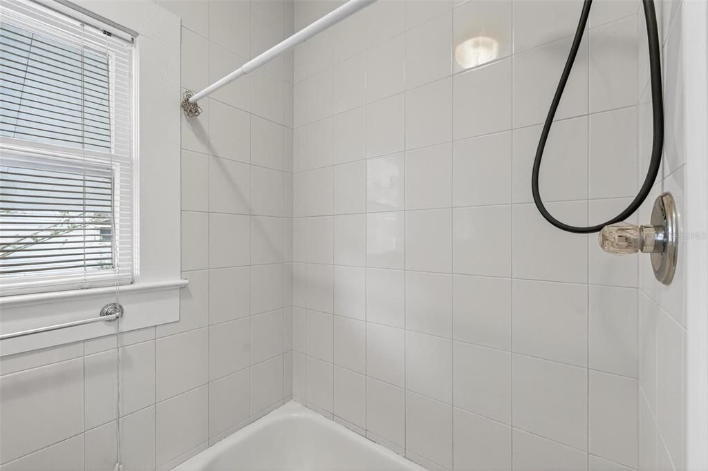 На продажу: $219,000 (2 спален, 1 ванн, 1008 Квадратных фут)