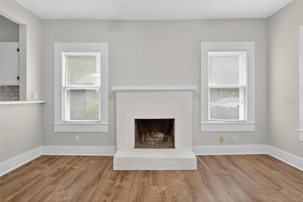 На продажу: $219,000 (2 спален, 1 ванн, 1008 Квадратных фут)