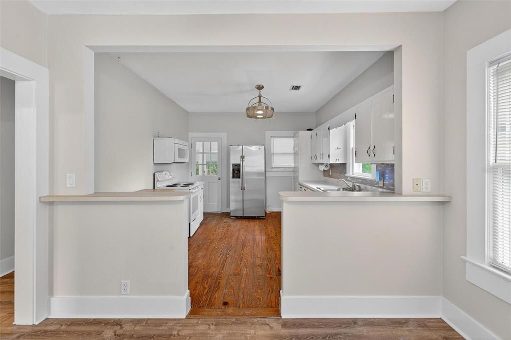 На продажу: $219,000 (2 спален, 1 ванн, 1008 Квадратных фут)