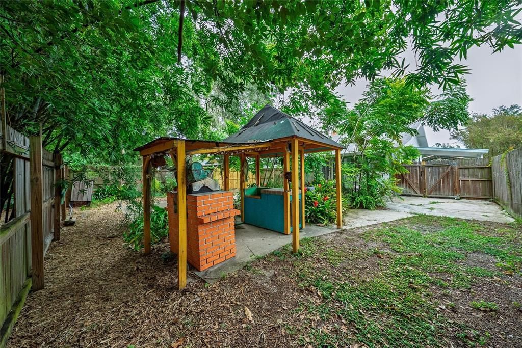 На продажу: $219,000 (2 спален, 1 ванн, 1008 Квадратных фут)