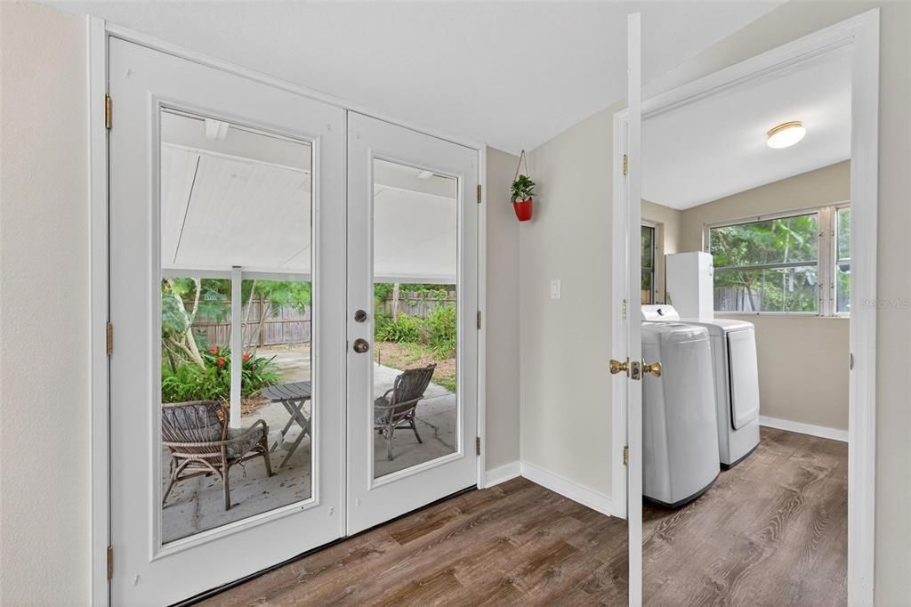 На продажу: $219,000 (2 спален, 1 ванн, 1008 Квадратных фут)