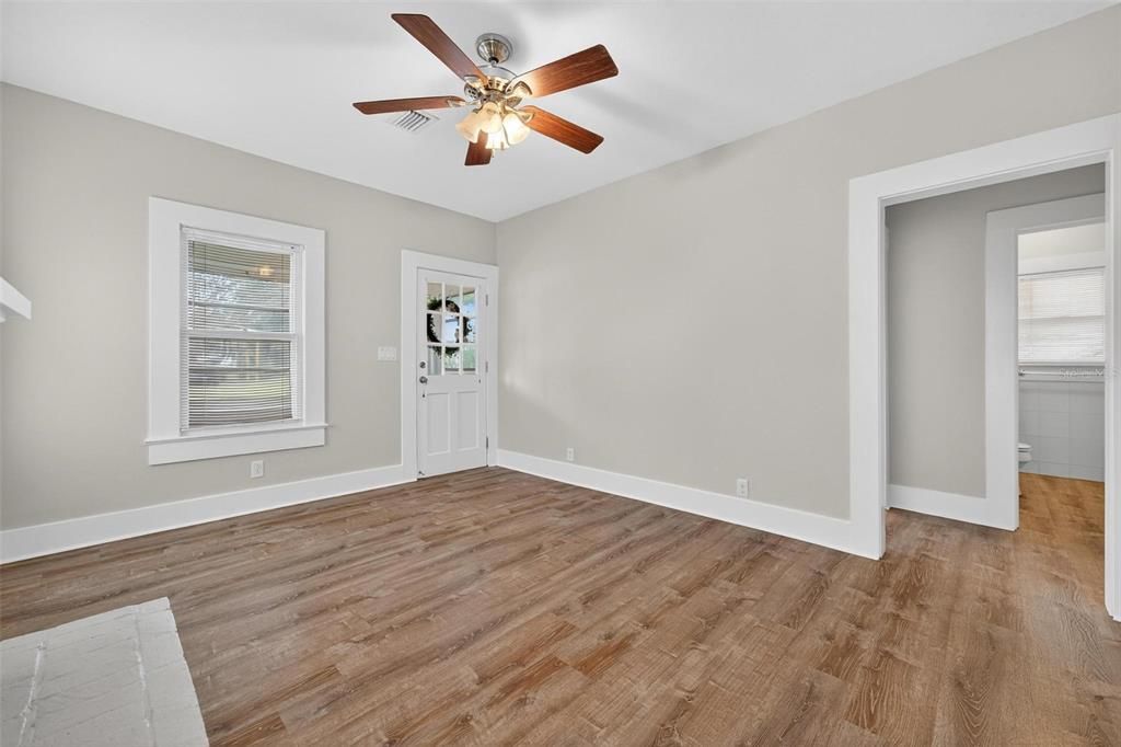 На продажу: $219,000 (2 спален, 1 ванн, 1008 Квадратных фут)