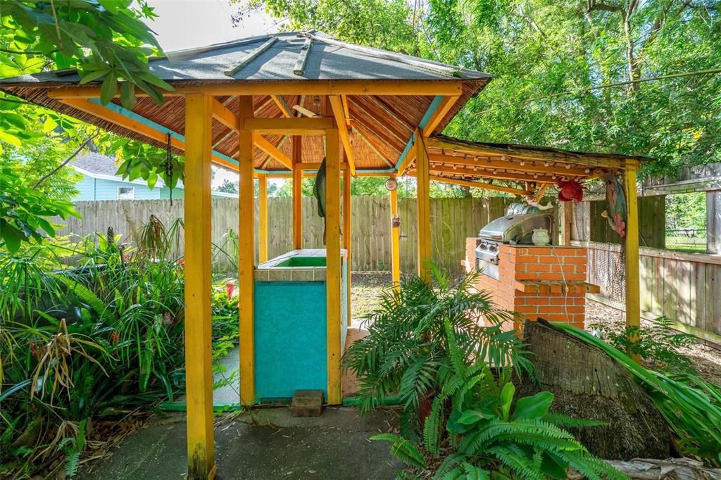 На продажу: $219,000 (2 спален, 1 ванн, 1008 Квадратных фут)