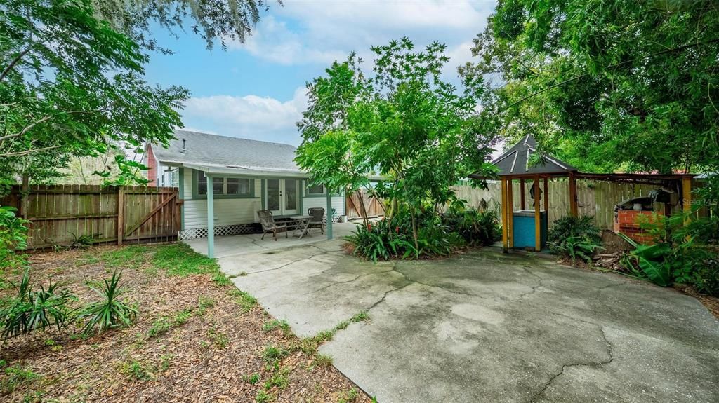 На продажу: $219,000 (2 спален, 1 ванн, 1008 Квадратных фут)