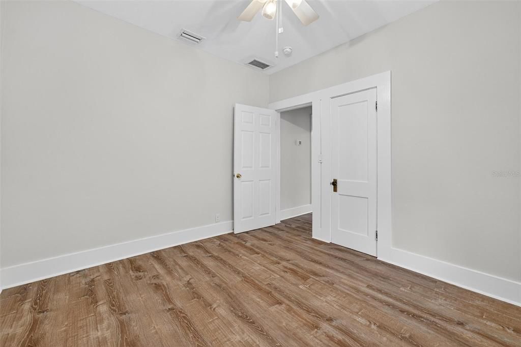 На продажу: $219,000 (2 спален, 1 ванн, 1008 Квадратных фут)